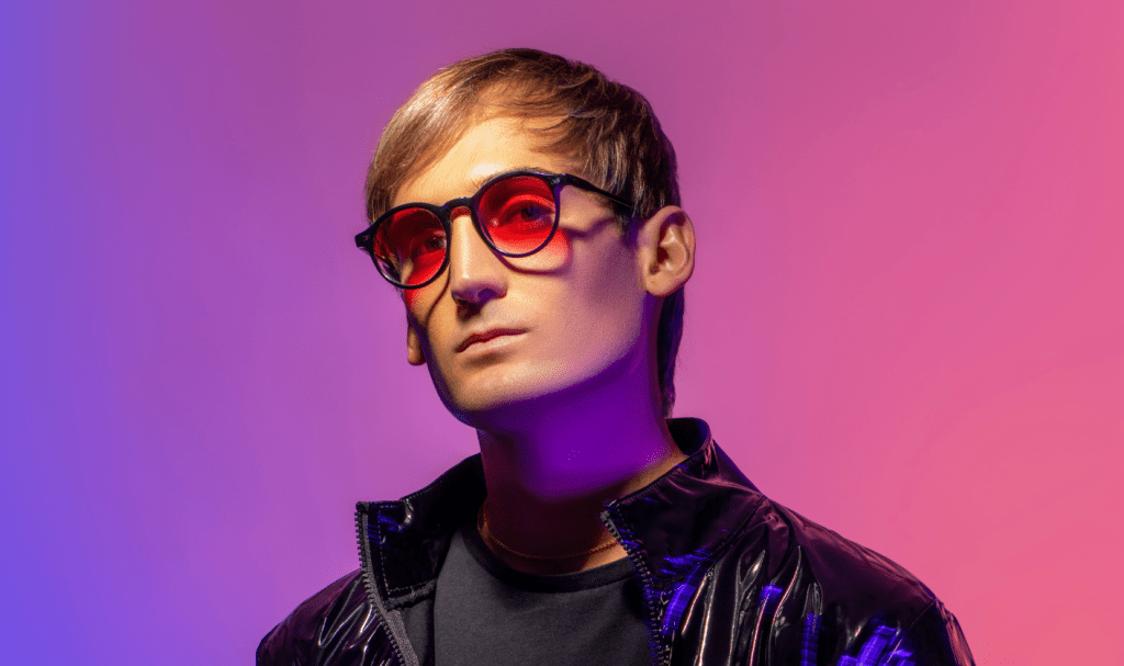 PLS&TY – Leave The Light&nbsp;On