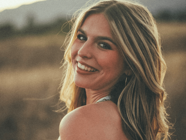 Meet Naomi Jane and Her Single “In the Moment”: The Rising Star Behind the Viral #InTheMomentChallenge