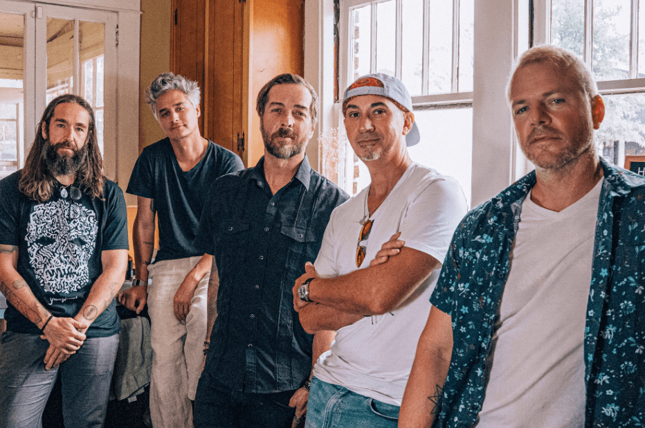 Midnite Radio Drops ‘Fear No Stars’ – This Tennessee Band Is About to&nbsp;Explode!