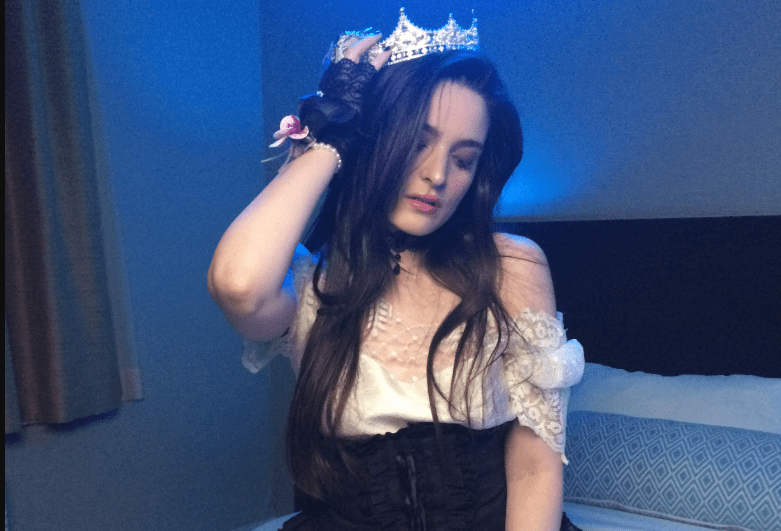 Kiki Kramer Unveils ‘prom king’, A Bold Step Into Cinematic Indie Pop Storytelling