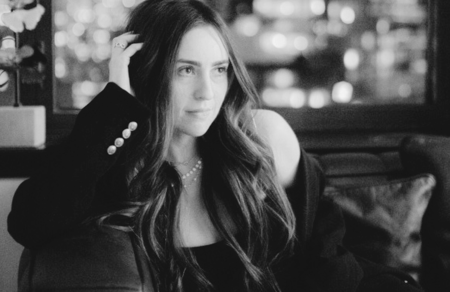 Alexa Kate Turns the Pressure of Falling Behind Into Pop Urgency on “Does Anybody?”